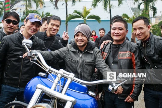 Trần Lập tái xuất, cưỡi Motor khủng sau ca phẫu thuật ung thư