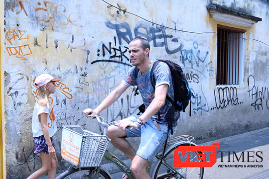 Cơ quan chức năng Hội An đau đầu để xử lý những hình vẽ trên những bức tường khắp phố cổ Hội An 