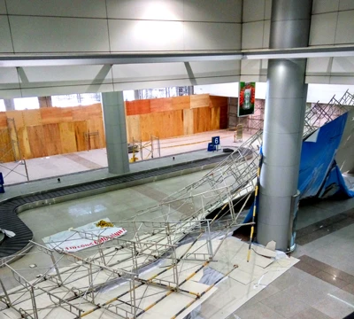 Sập giàn giáo ở nhà ga quốc tế Tân Sơn Nhất