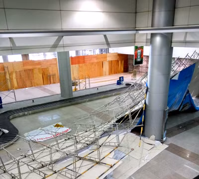 Sập giàn giáo ở nhà ga quốc tế Tân Sơn Nhất