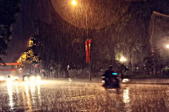 Dự báo thời tiết hôm nay (9/5): Bắc Bộ ngày nắng nóng, đêm mưa rào