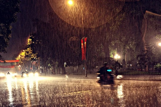 Dự báo thời tiết hôm nay (9/5): Bắc Bộ ngày nắng nóng, đêm mưa rào