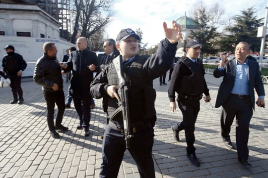 Video: Một nhà báo đối lập Thổ Nhĩ Kỳ bị bắn ở Istanbul 