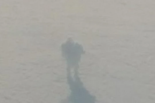 Hành khách trên máy bay bất ngờ chụp được ảnh robot khổng lồ