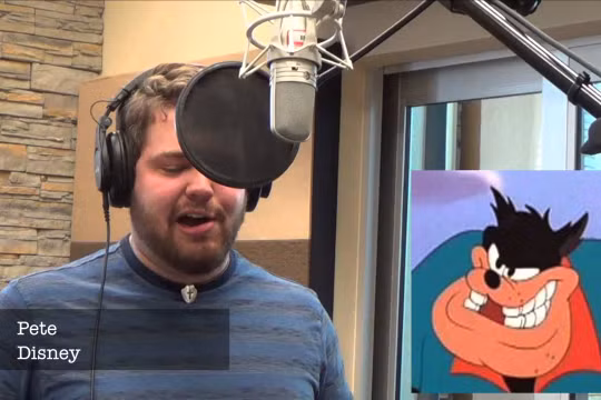 Người đàn ông giả giọng tất cả các nhân vật hoạt hình xuất hiện trong ca khúc.