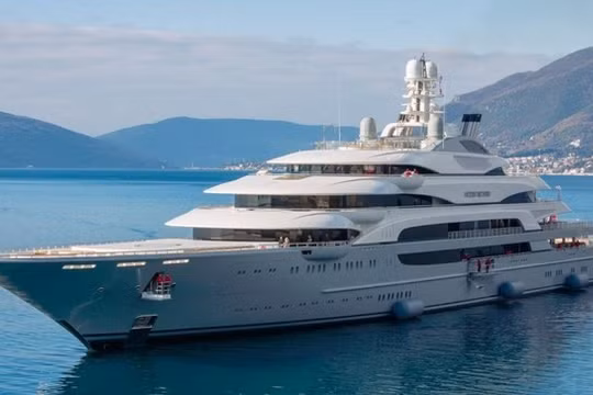 Du thuyền Eclipse của tỷ phú Roman Abramovich.