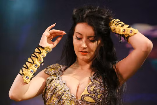 Video: Eo "phì nhiêu"... múa bụng sexy