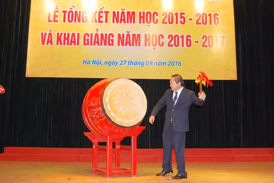 Bộ trưởng Bộ TT&TT Trương Minh Tuấn điểm trống khai giảng năm học mới tại Học viện Công nghệ BCVT