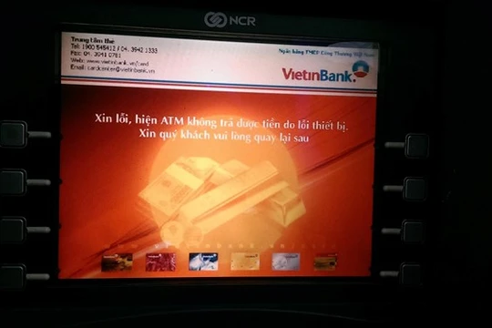 Màn hình máy ATM tại thị trấn Quỳnh Côi (Quỳnh Phụ, Thái Bình) thông báo không trả được tiền do lỗi thiết bị
