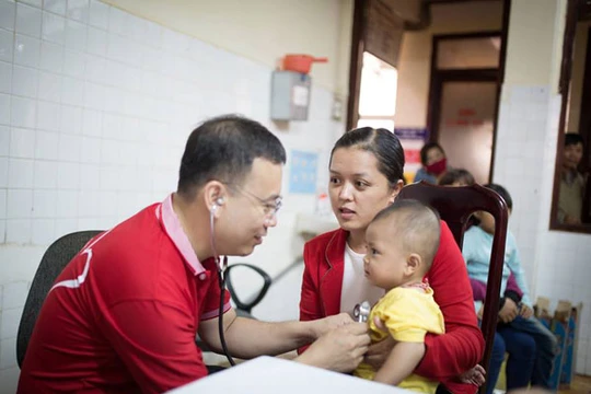 Chương trình Trái tim cho em dự kiến sẽ được phát sóng vào lúc 20h15 ngày 8/10/2016 trên kênh VTV1 Đài Truyền hình Việt Nam.