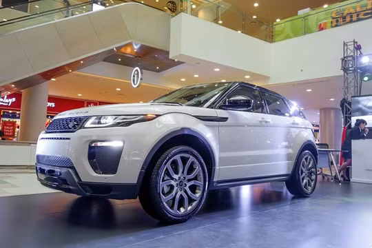 Video: 1 phút “đột nhập” nhà máy sản xuất Land Rover