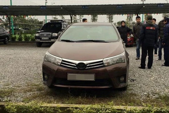 Hà Nội: Hàng loạt ô tô bị ăn trộm logo và "vặt gương" trong bãi gửi xe