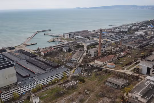 Nhà máy đóng tàu "Biển Khơi" gần Feodosia