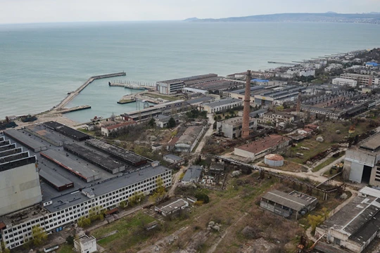 Nhà máy đóng tàu "Biển Khơi" gần Feodosia