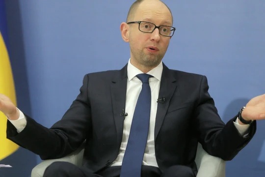 Mất ghế Thủ tướng Ukraina, ông Yatsenyuk cống hiến gấp đôi