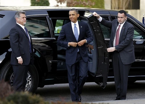 Video hiếm về chiếc limousine TT Obama đi khi sang Việt Nam