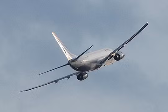 Nga: Boeing-737 "bốc hơi" từ kho sân bay