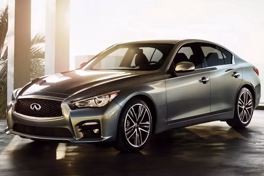 Infiniti Q50 bản 2016 giá 750 triệu đồng