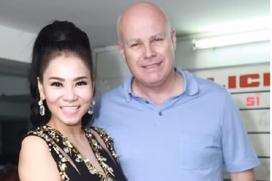 Doanh nhân Otto và vợ - ca sĩ Thu Minh.