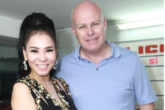 Doanh nhân Otto và vợ - ca sĩ Thu Minh.