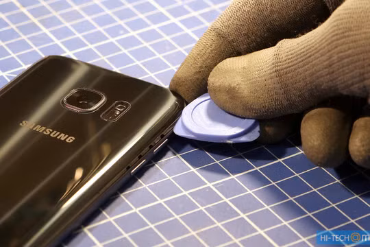 Mổ bụng Galaxy S7 xem tản nhiệt bằng chất lỏng