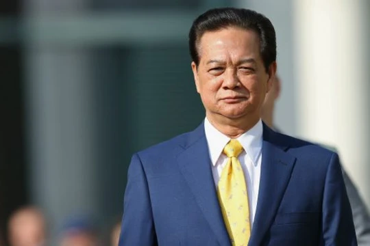 “Không đổi chủ quyền lấy hữu nghị viển vông, lệ thuộc” là phát biểu của Thủ tướng Nguyễn Tấn Dũng khi trả lời phỏng vấn Hãng thông tấn AP và Reuters về tình hình Biển Đông cũng như các biện pháp giải quyết của Việt Nam trước việc Trung Quốc đưa trái phép 