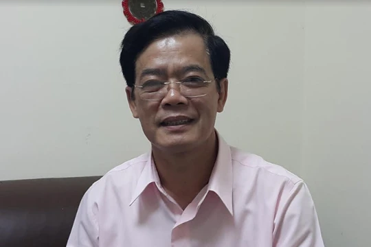 ông Nhị Lê, Phó Tổng biên tập Tạp chí Cộng sản.