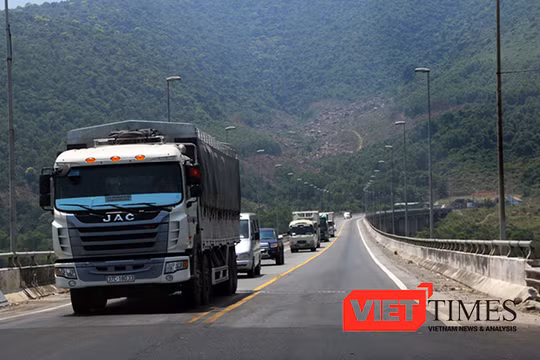 Xe vừa qua hầm đường bộ Hải Vân là vấp phải trạm thu phí hầm Phước Tượng- Phú Gia mặc dầu 2 hầm này cách đó rất xa.