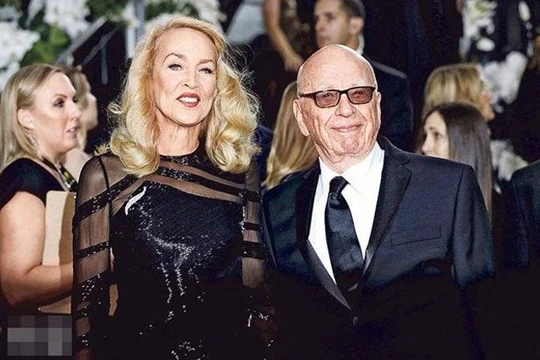 Người mẫu Jerry Hall vừa lên xe hoa với tỷ phú truyền thông Rupert Murdoch vào đầu tháng 3 vừa qua. 