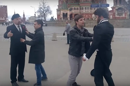 Video: “Pushkin” và “Lenin”... đánh nhau trên Quảng trường Đỏ