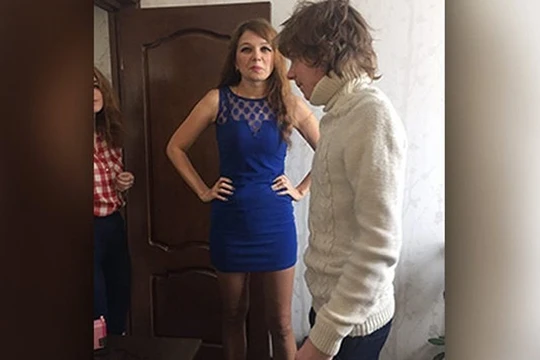 Cuộc gặp gỡ hồi hộp giữa nữ diễn viên khiêu dâm và thiếu niên 16 tuổi