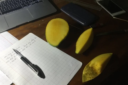 Những bức ảnh ghi lại cuộc sống hàng ngày của một sinh viên Việt Nam đã trở thành "bão" với bạn bè quốc tế.