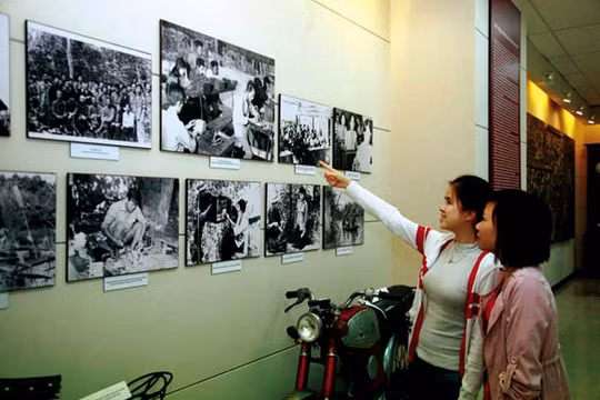 Ngày 28/8 hàng năm là “Ngày Truyền thống ngành Thông tin và Truyền thông Việt Nam”.