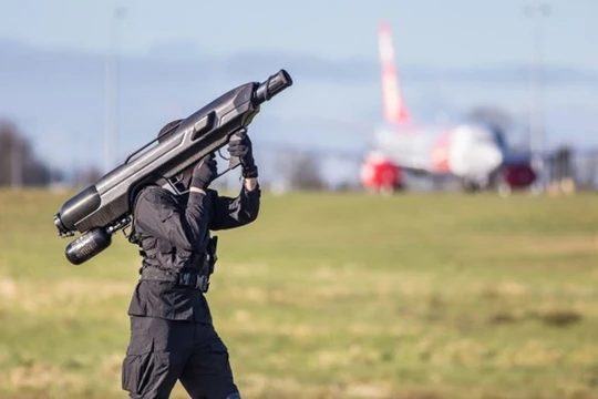 Video: Súng chống máy bay không người lái cực kỳ hầm hố