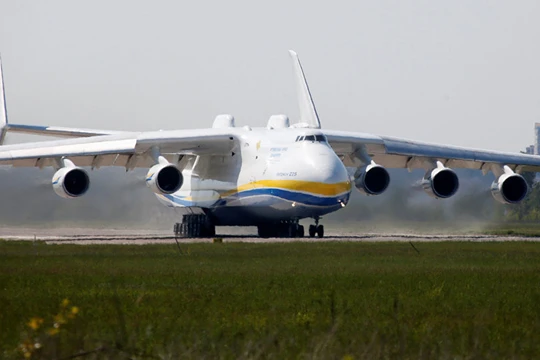 Máy bay vận tải lớn nhất thế giới chở máy phát điện 135 tấn từ Czech đến Australia