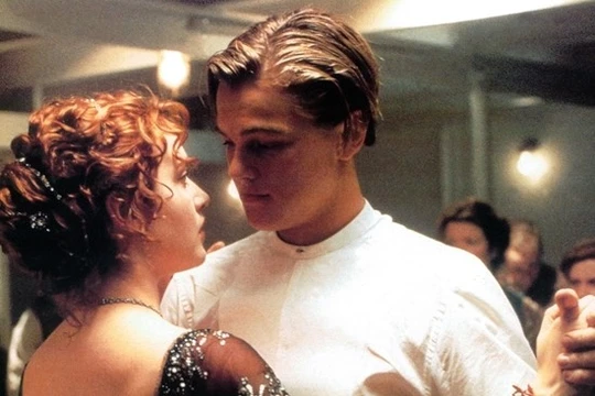 Kate từng cho biết chính diễn xuất của Leo đã giúp cô trở thành ngôi sao sau khi cùng cộng tác trong Titanic. Trong một cuộc phỏng vấn vào năm 1998, cô nói: "Tôi biết rằng mình sẽ không thể làm được gì nếu không có Leo".