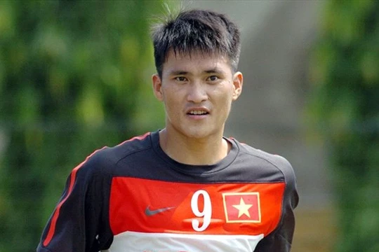 Facebook thành "cần câu cơm" của cầu thủ Việt