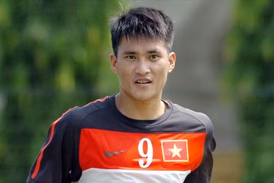 Facebook thành "cần câu cơm" của cầu thủ Việt