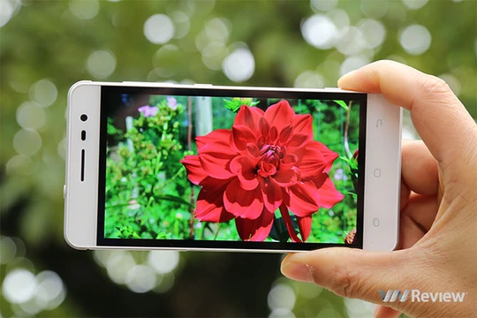 Trên tay điện thoại Pantech V950 sắp bán tại Việt Nam