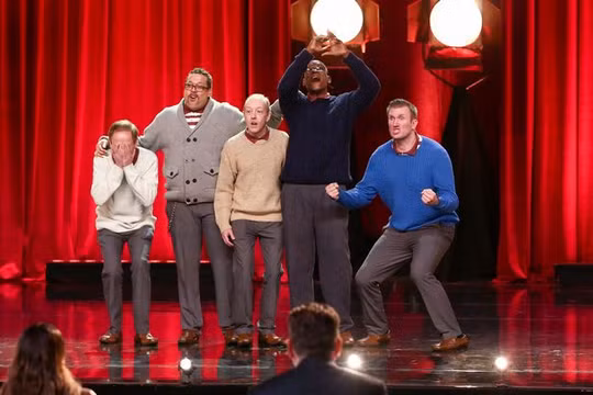 Video: 5 cụ ông nhảy như trẻ choai làm khán giả phấn khích