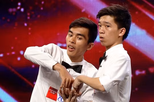 Video: Điên đảo với 2 anh chàng “xấu không giới hạn”