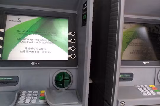 2 máy ATM hỏng tại chi nhánh Vietcombank 211 Trung Kính\