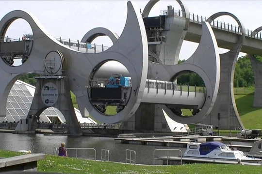 Video: Top 15 cây cầu di động độc đáo nhất thế giới