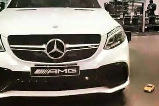 Trào lưu khoe xe 'xịn' hài hước bị nhầm tưởng là sống ảo