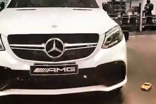 Trào lưu khoe xe 'xịn' hài hước bị nhầm tưởng là sống ảo