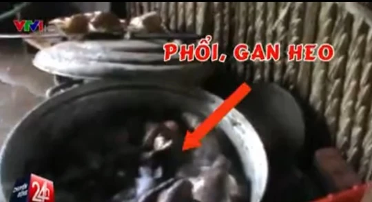 Video: Phù phép gan heo và hóa chất thành thịt bò khô