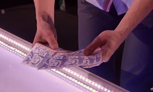 Video: Màn ảo thuật khiến khán giả hoang mang cực độ