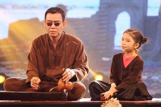 Cô bé hát xẩm Võ Hương Giang đến từ Thái Bình