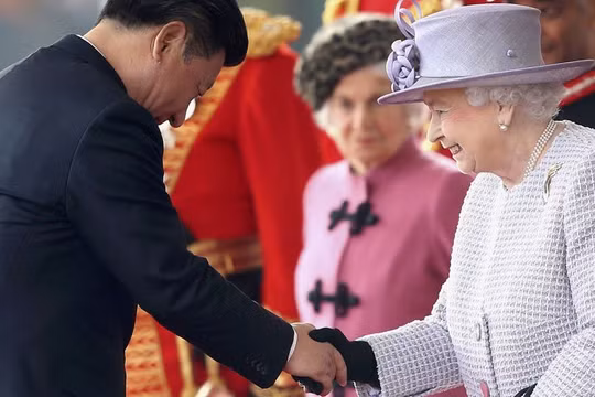 Video: Nữ hoàng Anh chê quan chức Trung Quốc lỗ mãng