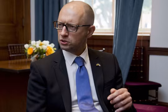 Bị nghi bỏ trốn, cựu Thủ tướng Ukraine lần đầu xuất hiện